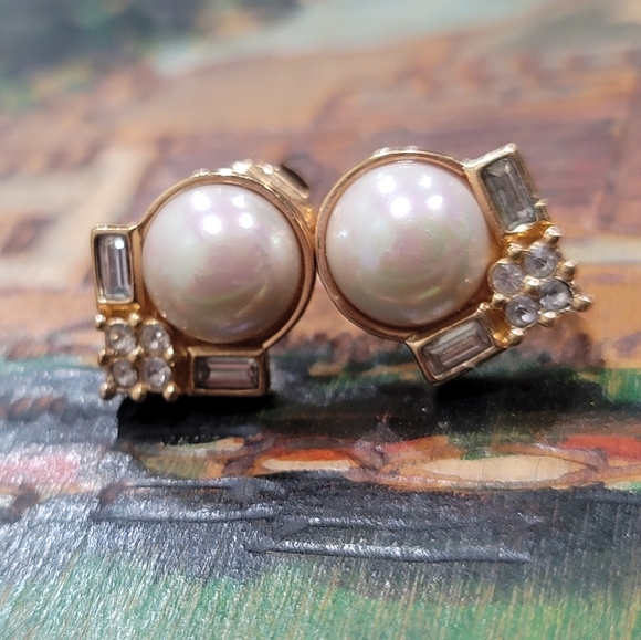 Clip-on Earrings - Picture 5 of 9